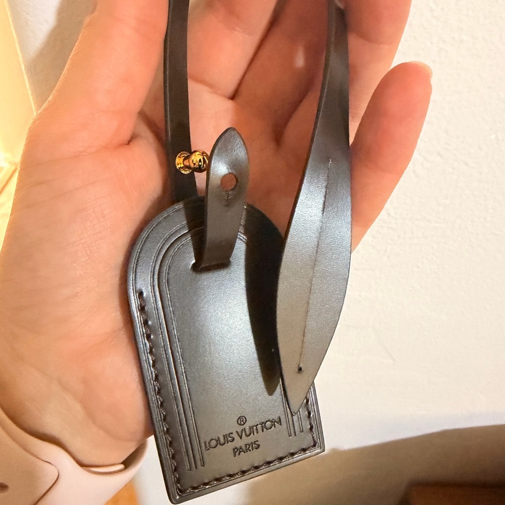 Louis Vuitton Black Leather  charm,Tag